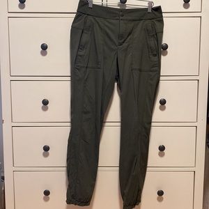 Size 4 khaki olive Athleta hiking joggers.